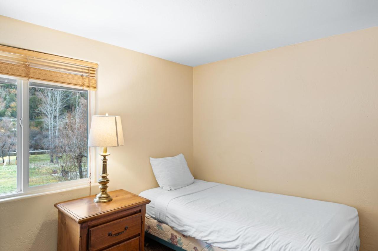 Indian Creek Lodge Douglas City 외부 사진